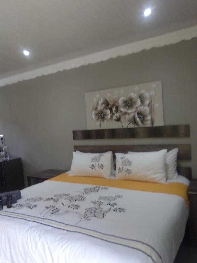 Myburgh Bed And Breakfast Klerksdorp Eksteriør bilde