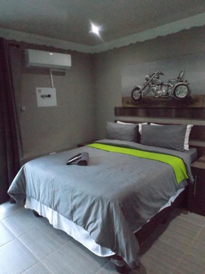 Myburgh Bed And Breakfast Klerksdorp Eksteriør bilde